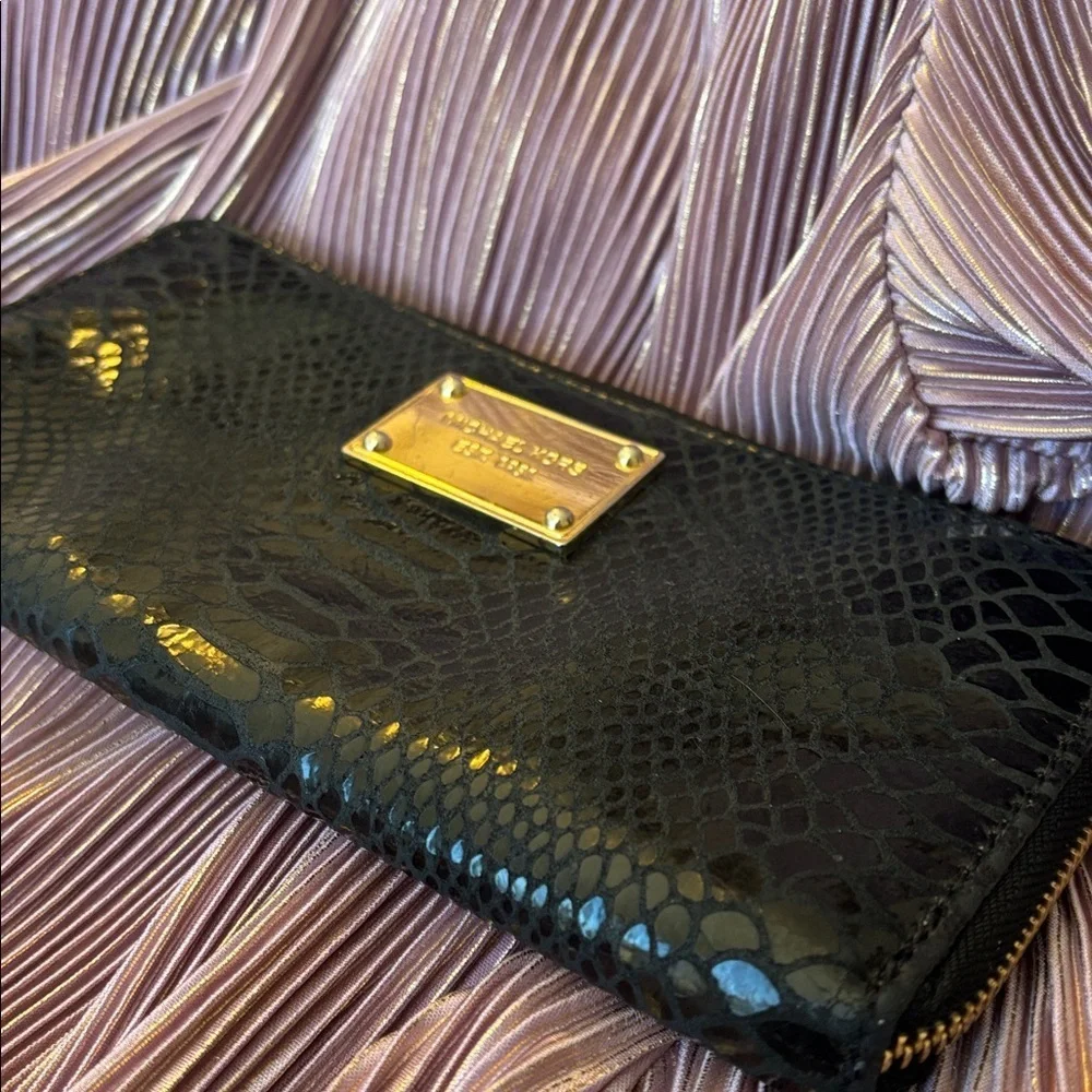Michael Kors Jet Set Travel continental embossed leather wallet black